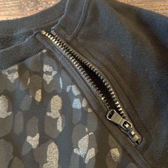 Marc New York Performance Sheer Cheetah Sweater w/zip details, S, minor pilling - Picture 4 of 8